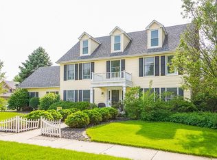 2476 Lakeside Dr, Aurora, IL 60504