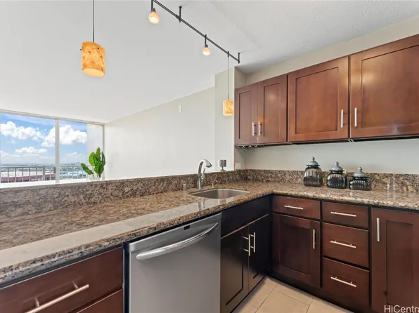 98-410 Koauka Loop APT 21J, Aiea, HI 96701