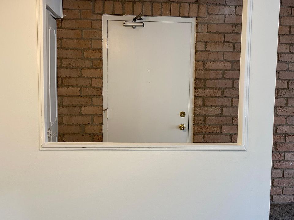 1st image of 8 W Northwood Dr APT 12