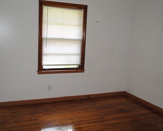 4th image of 4285 Oakview Dr