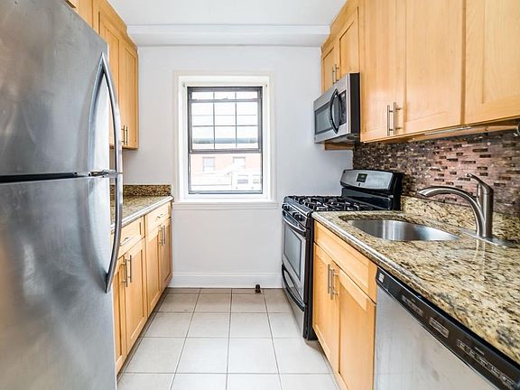 4th image of 14135 78th Ave APT 1B