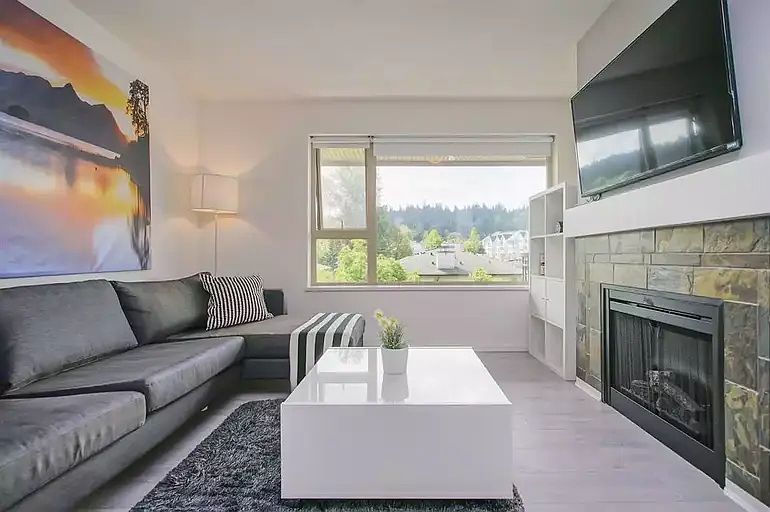 1st image of 200 Klahanie Dr