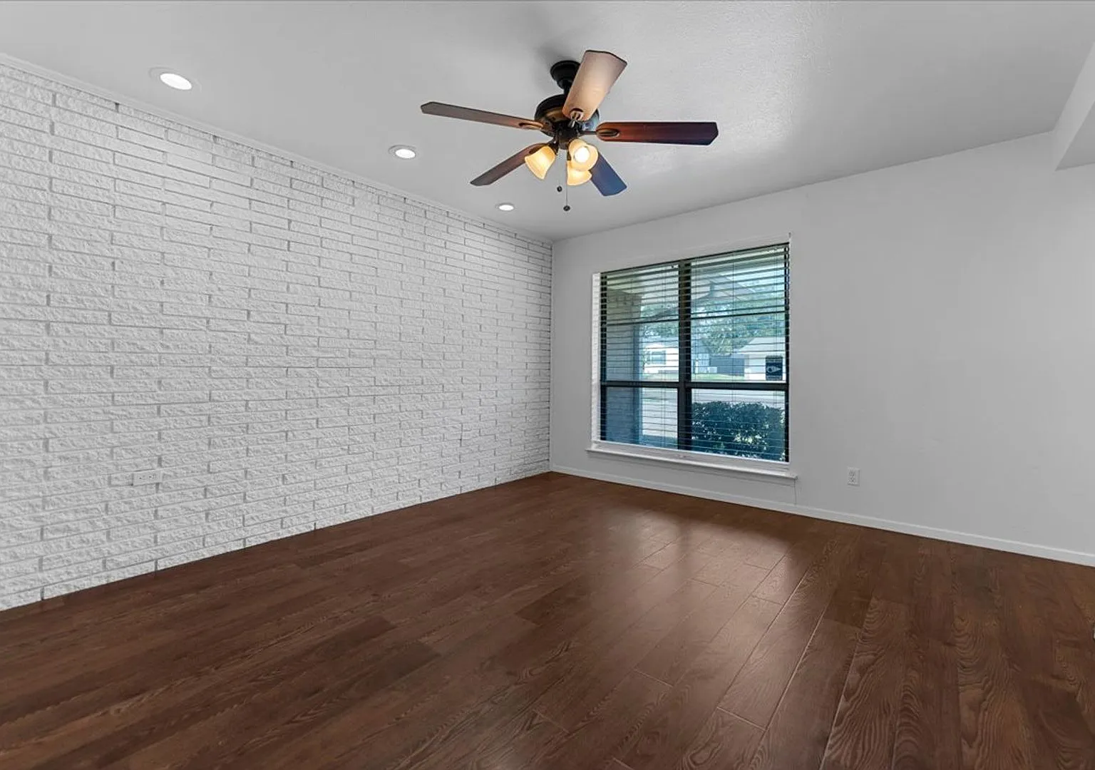 Ready for Immediate Move-In! 3 Bed 2 Bath 1296 SQFT House in Richardson Heights Subdivision — Photo 4