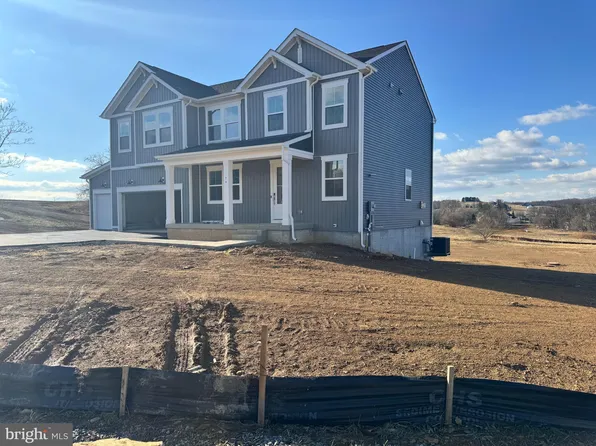 76 Grainery Dr E, Martinsburg, WV 25403