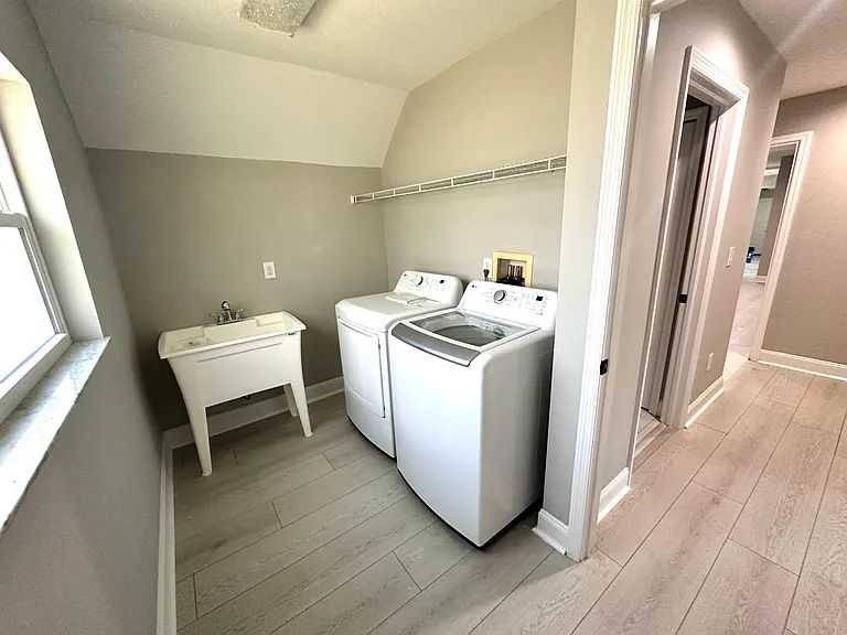 604 Lexington St — Photo 15
