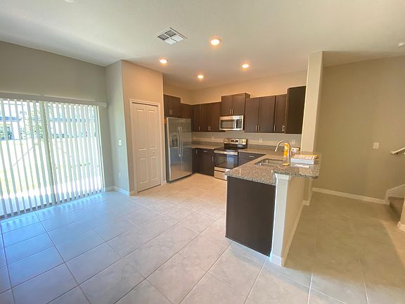 4th image of 9723 Pembrooke Pines Dr