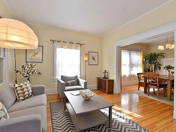 5th image of 121 Wildwood Ave