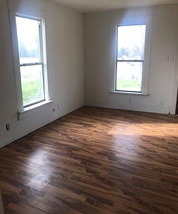 3rd image of 1118 E 10th St