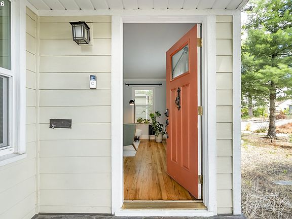 5th image of 9251 SE Salmon St