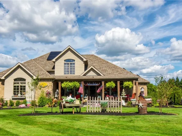 262 Topaz Cir, Canfield, OH 44406