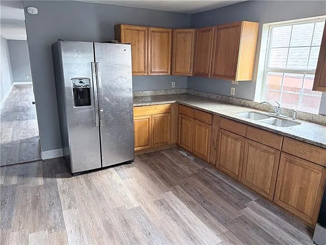 5 bed, 2.0 bath, 1600 sqft, $1,950 — Photo 4