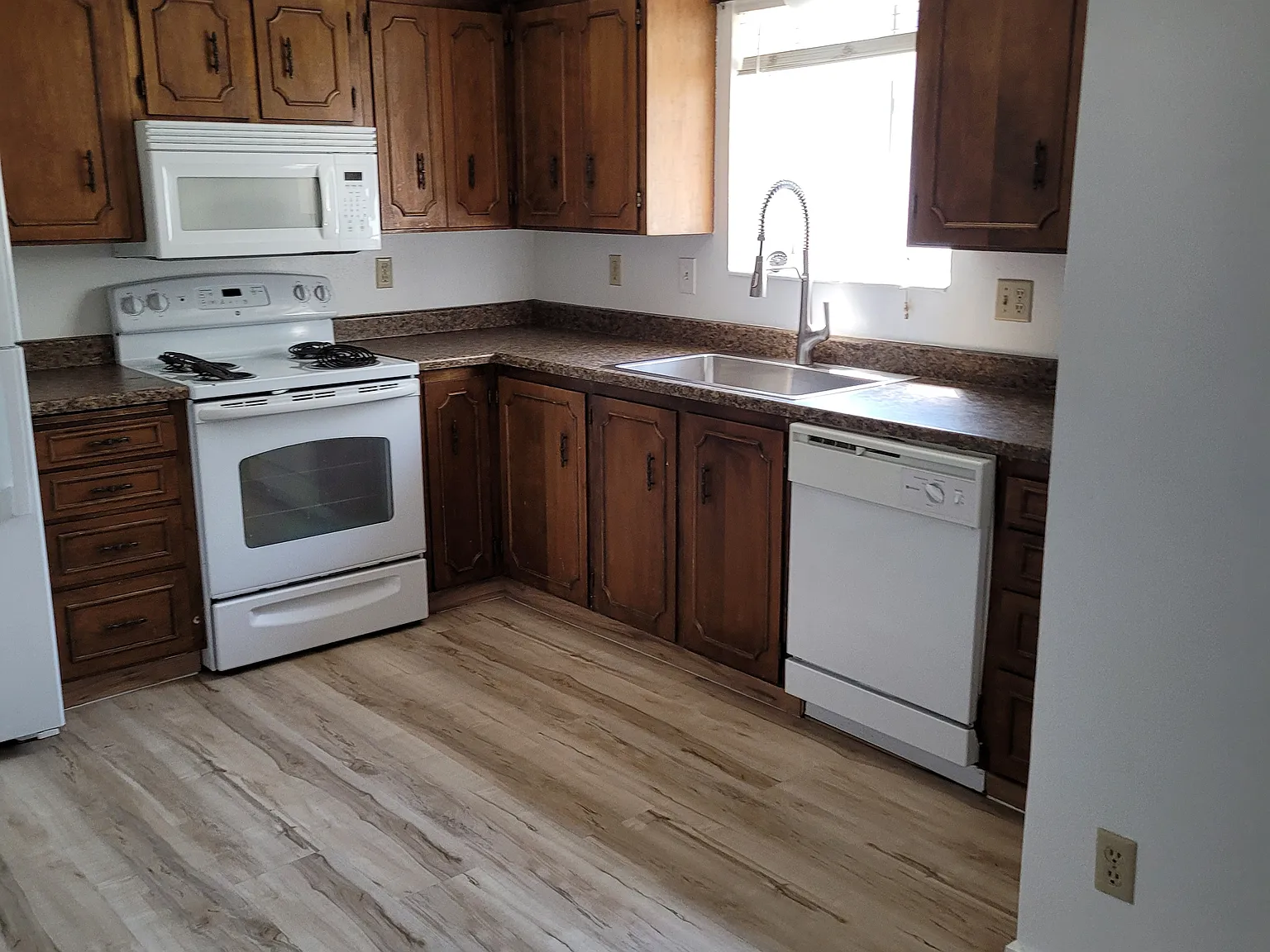 2 bed, 900 sqft, $1,200 — Photo 3