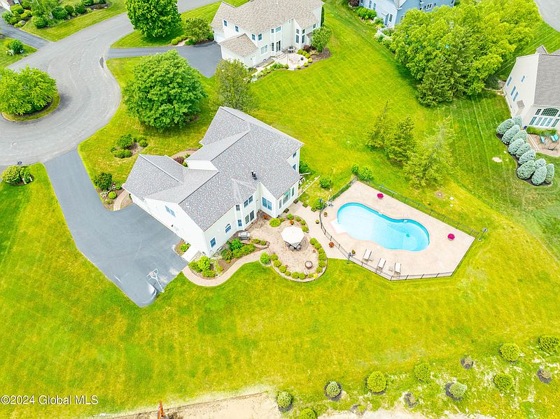 4th image of 12 Shelbourne Drive