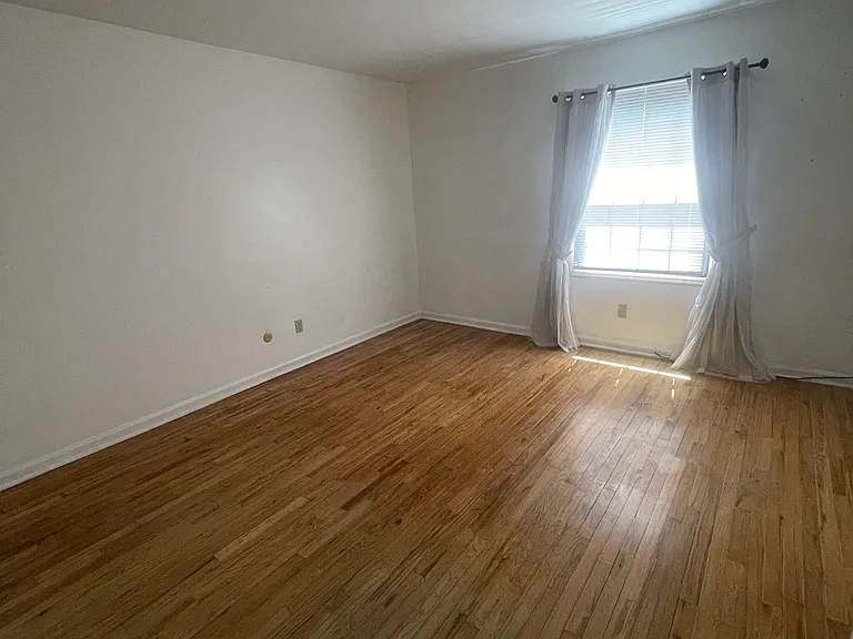 721 Pennsbury Blvd — Photo 7