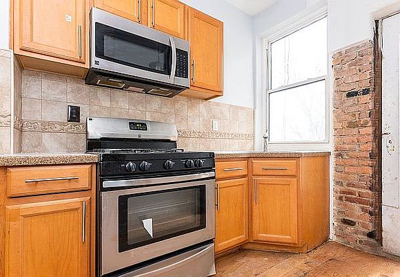 3rd image of 83 Ryerson St #2B