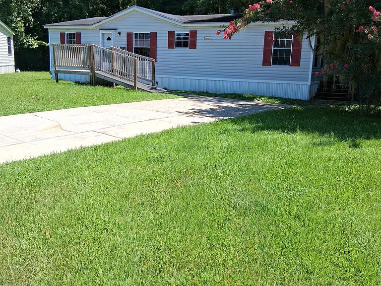 1213 Stoneybrook Dr — Photo 3