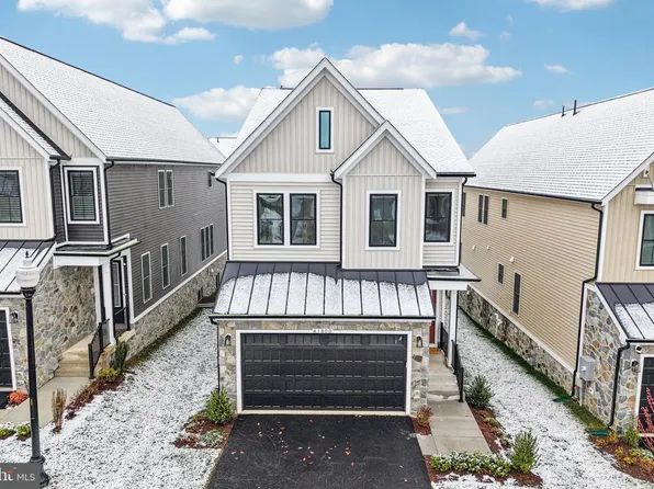 41800 Mellowed Ivory Pl, Ashburn, VA 20148