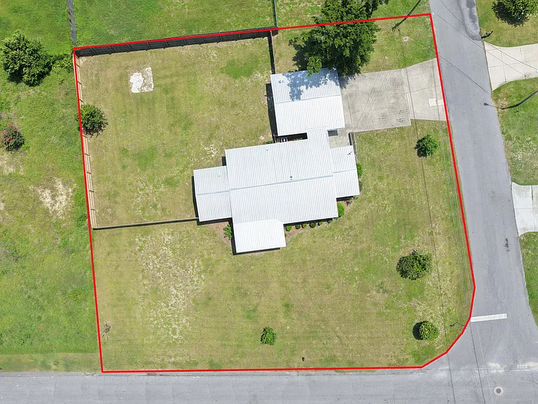 4900 S Lakewood Dr — Photo 1