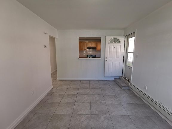 4th image of 522 Tysens Ln #1