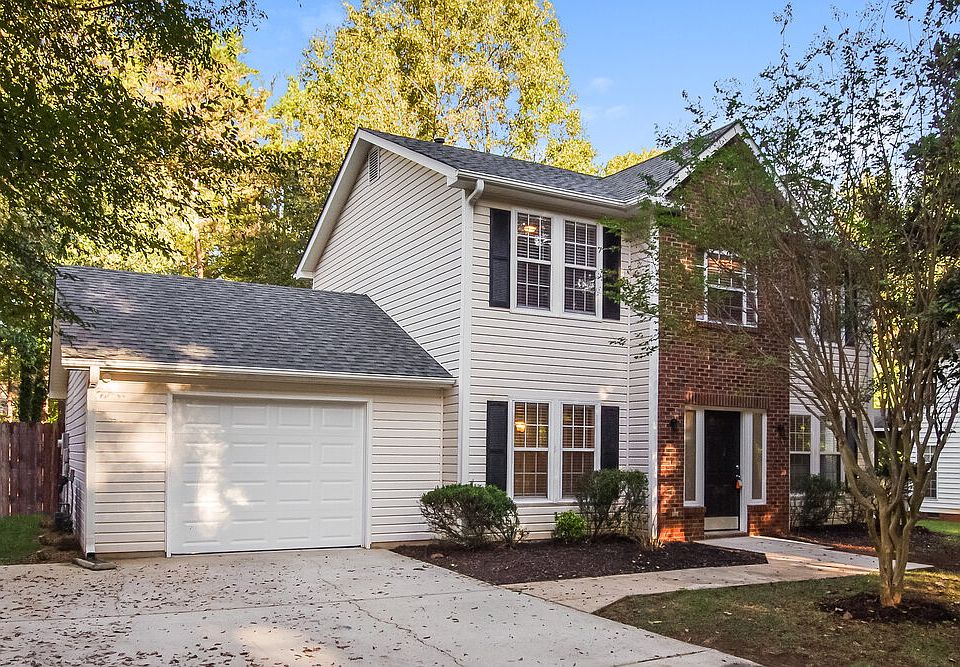 1st image of 3033 Oakcroft Dr