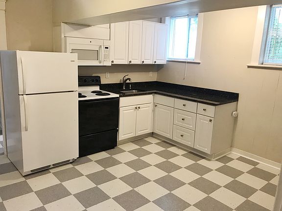3rd image of 302 Malden Ave E APT 8