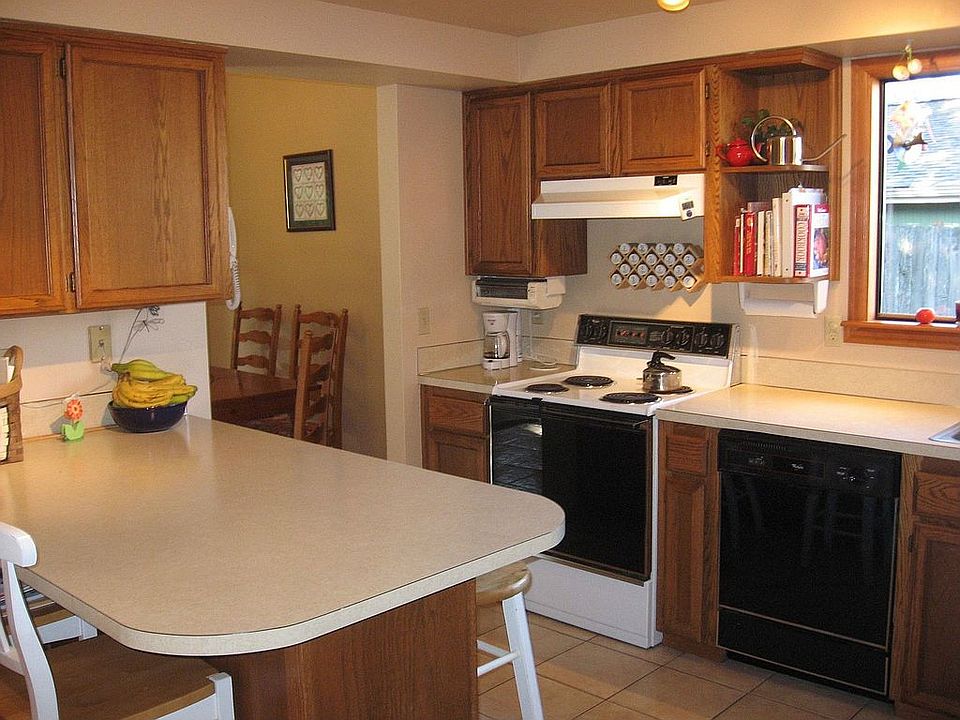 2nd image of 440 Wormwood Ct SE