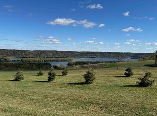 25 Island View Dr, Garnavillo, IA 52049