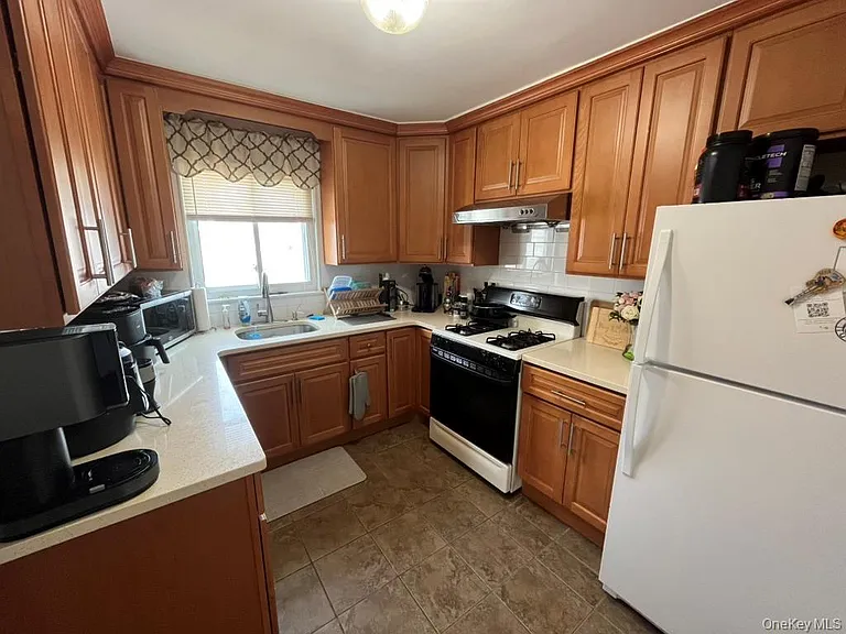 551 W Walnut St #UPPER — Photo 12