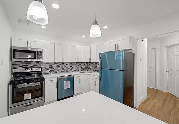 3rd image of 934 E 79th St #A