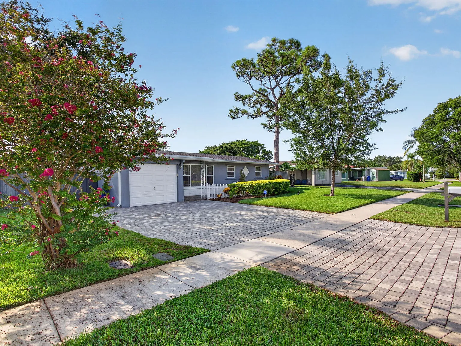 3 bed, 2.0 bath, 1150 sqft, $3,800 — Photo 3