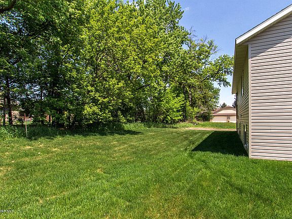 3rd image of 191 Golf Links Ave