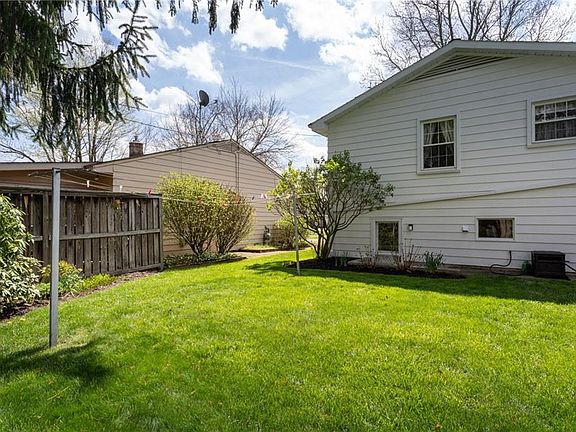 4th image of 4011 Greenmont Dr SE