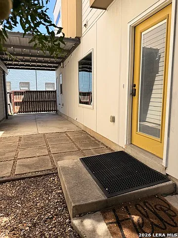 2 bed, 2.5 bath, 1166 sqft, $1,650 — Photo 2