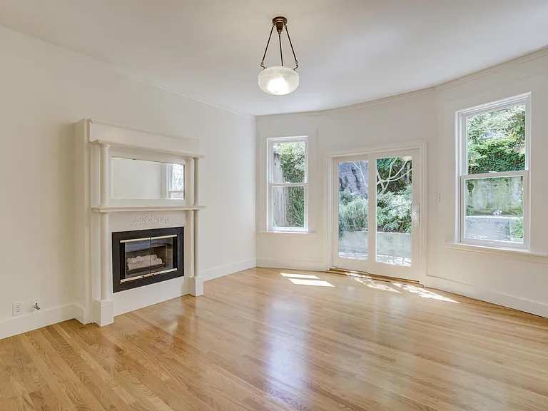 Living Room with working gas fire place