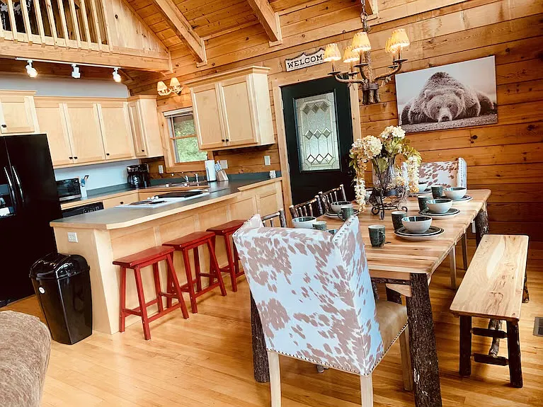 4 bed, 2576 sqft, $3,500 — Photo 4