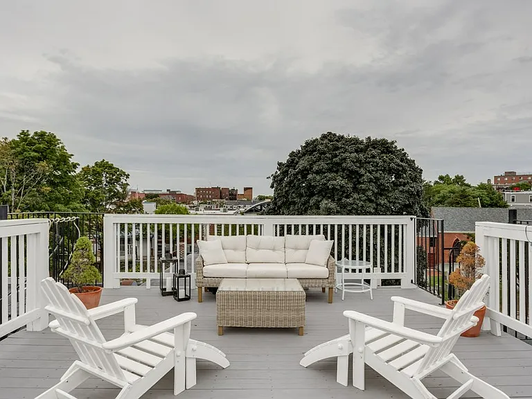 214 W 7th St #2L — Photo 33