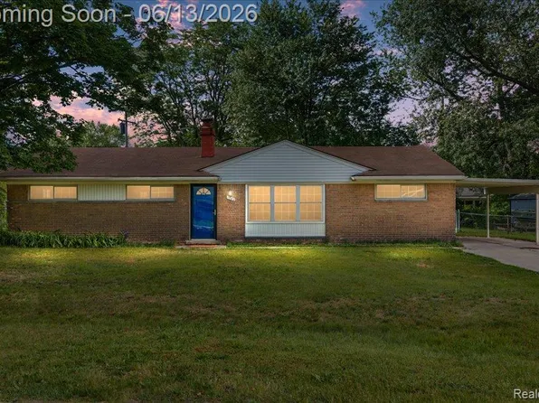 1746 Ashstan Dr, Walled Lake, MI 48390