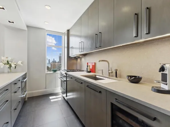 465 West 23rd Street image 9 of 28