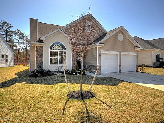 3rd image of 99 Bayville Way