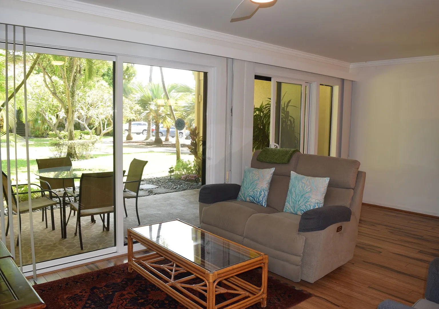 Maui Gardens 2 bedroom 1.5 bath ground floor unit. Available Now. — Photo 2