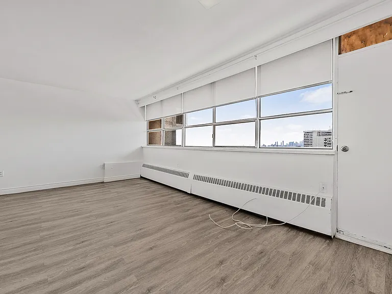 65 Thorncliffe Park Dr #1807 — Photo 7