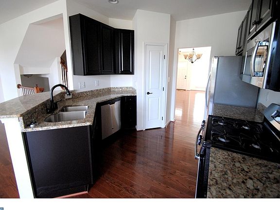 4th image of 1319 Madison Ln