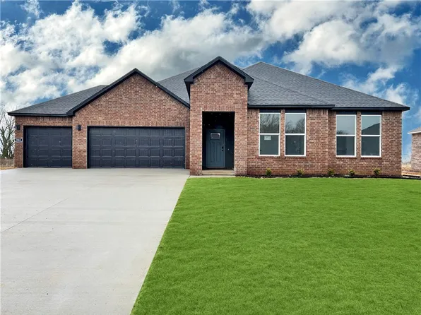 200 N Kit Kat Ct, Siloam Springs, AR 72761