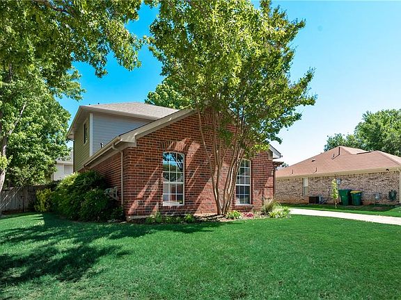 3rd image of 343 Stately Oak Ln