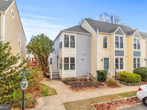 2059 Whisperwood Glen Ln, Reston, VA 20191