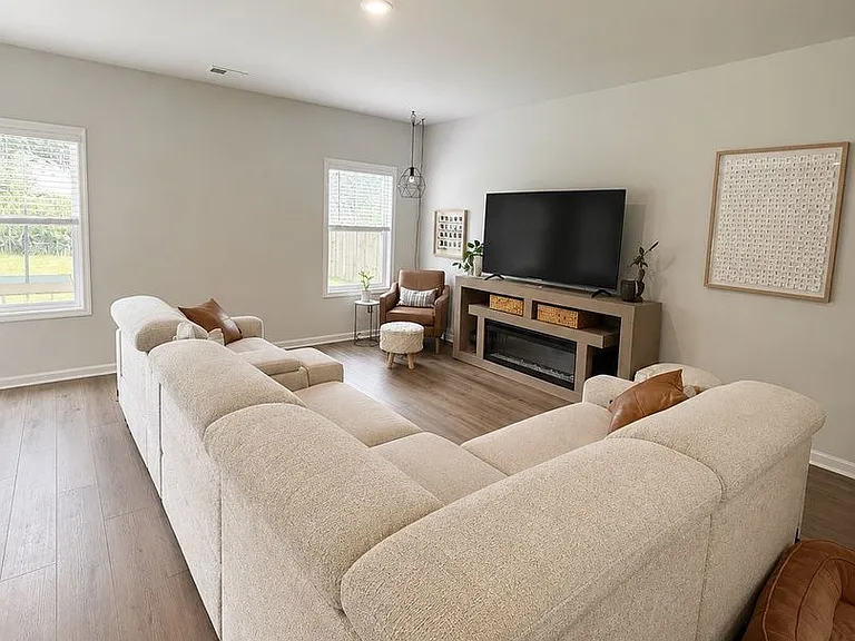 428 Lundby Dr — Photo 6