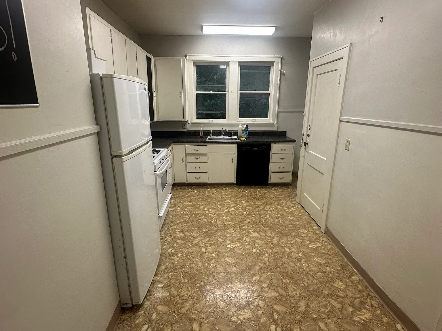 3 bed, 1.5 bath, 800 sqft, $1,199 — Photo 4