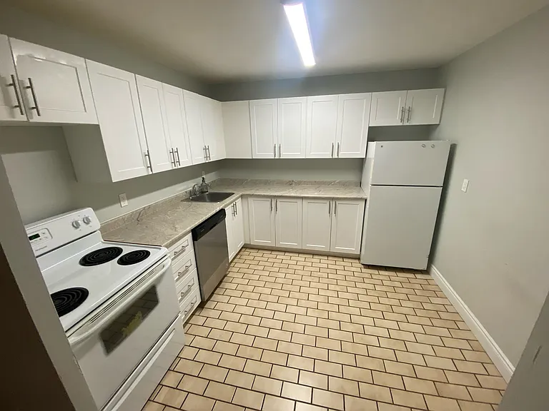 212 Colborne St — Photo 13