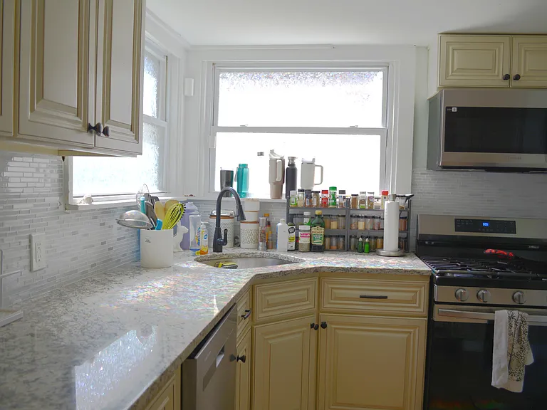 Granite, tile backsplash, stainless steel appliances, dishwasher