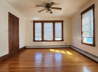 7 View St APT 2, Worcester, MA 01610